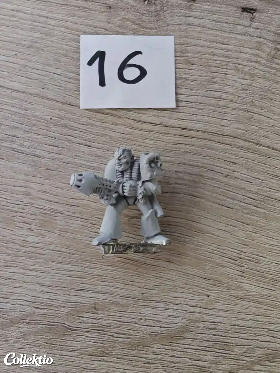 Warhammer 40k RTO1 Space Marine Brother Leach 1987 Metal