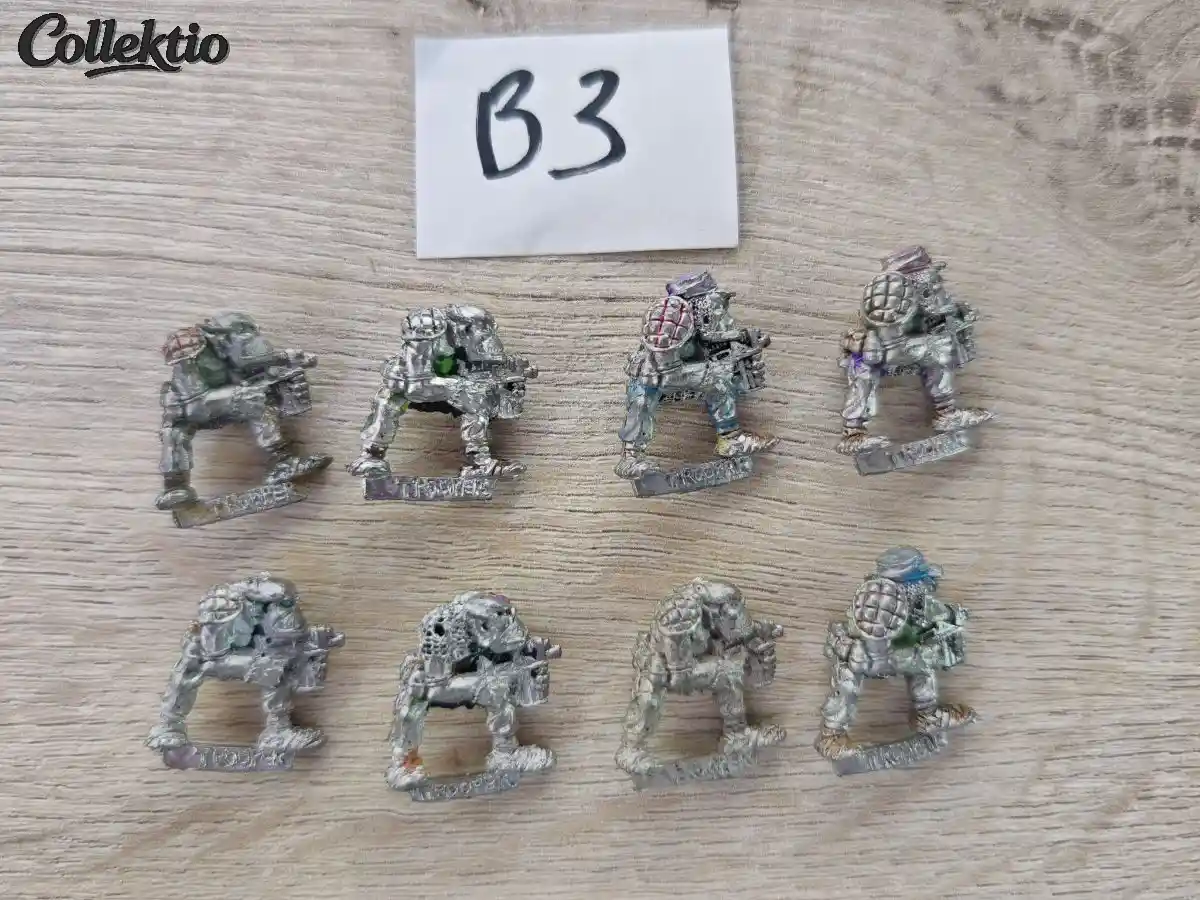 Warhammer 40k RT02 Space Ork Warrior x 8 1987 Metal
