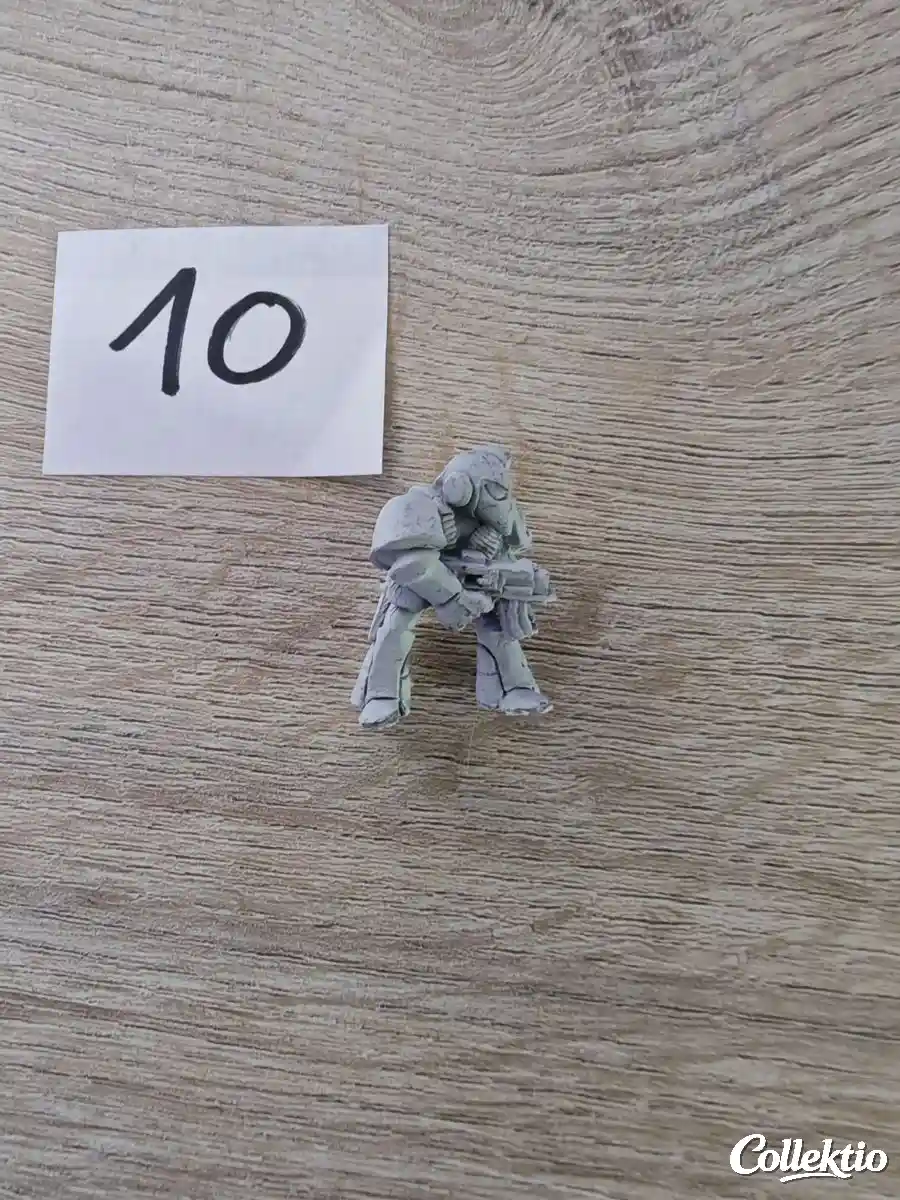 Warhammer 40k RT01 Space Marine Brother Froth 1987 Metal