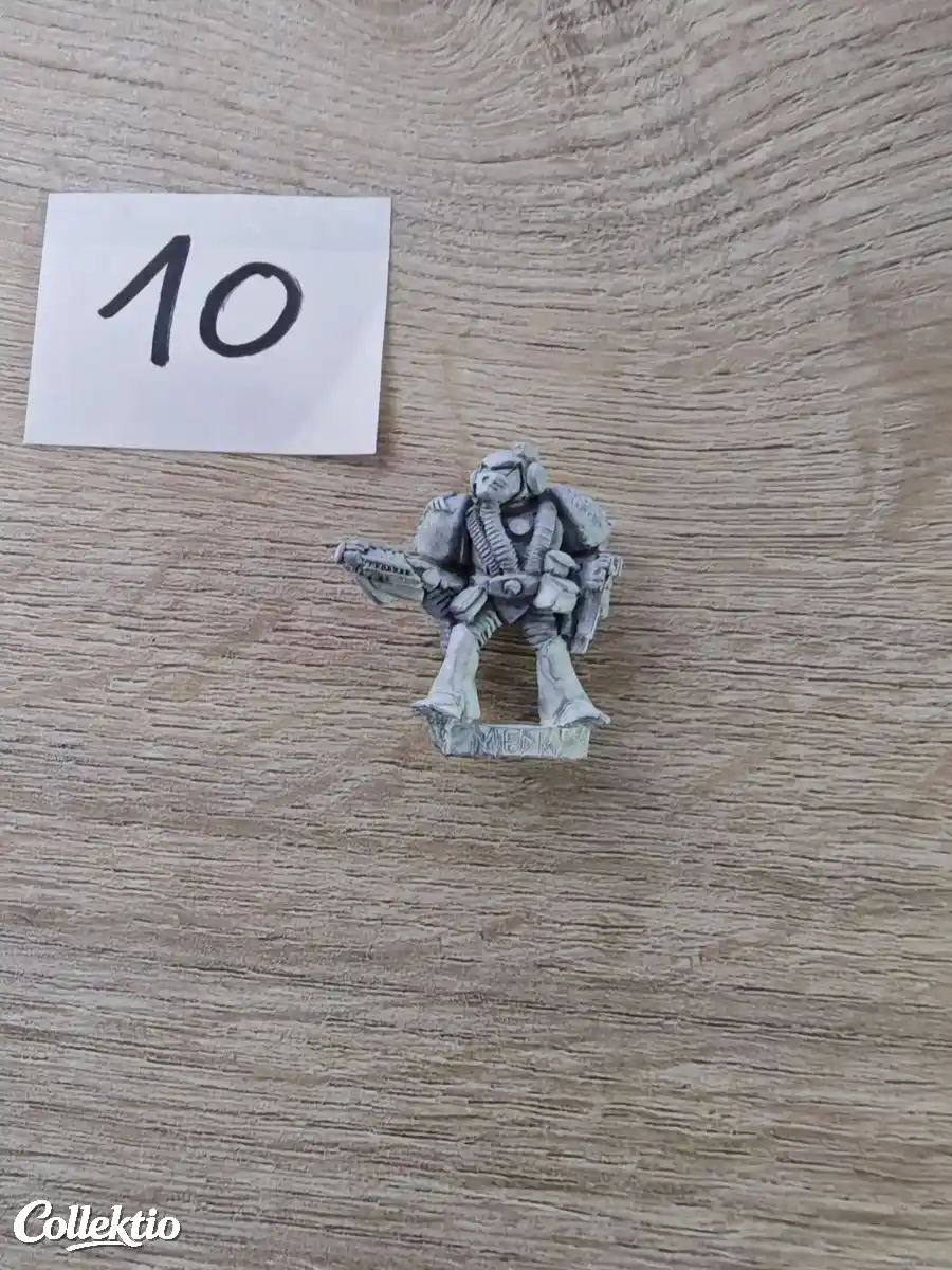 Warhammer 40k RT101 Space Marine Medic Kribins 1986 Metal
