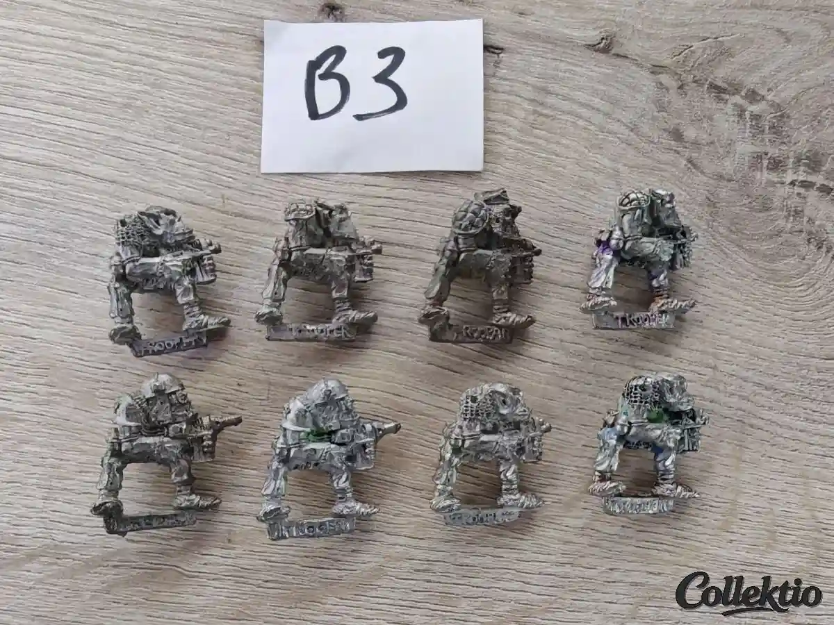 Warhammer 40k RT02 Space Ork Warrior x 8 1987 Metal