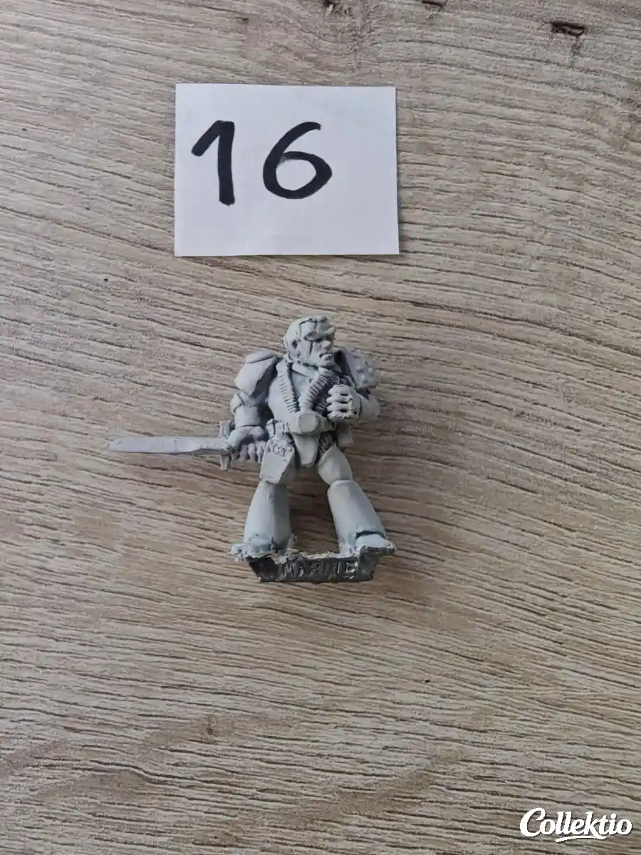 Warhammer 40k RTO1 Space Marine Captain Reece 1987 Metal