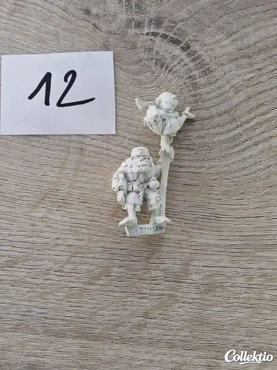 Warhammer 40k RT202 Space Ork Graj Deaths Head Standard Bearer 1987 Metal