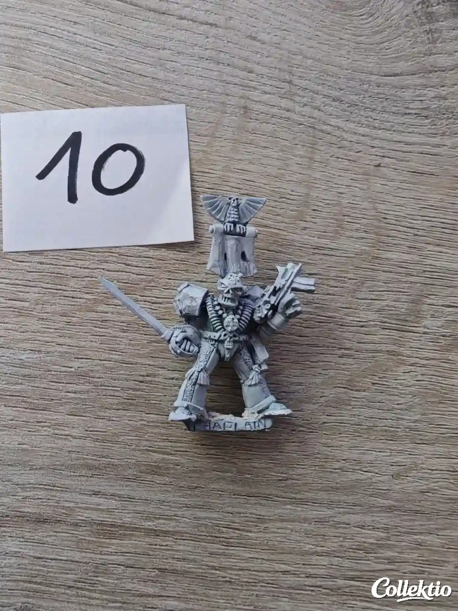 Warhammer 40k RT Chaplain with Power Sword 1988 Metal