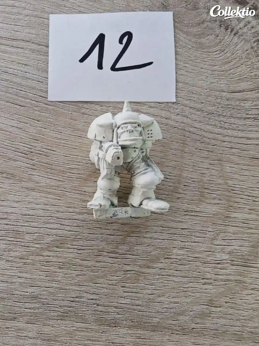 Warhammer 40k RT Space Ork Boss with Kustom Bionik Arm 1987 Metal