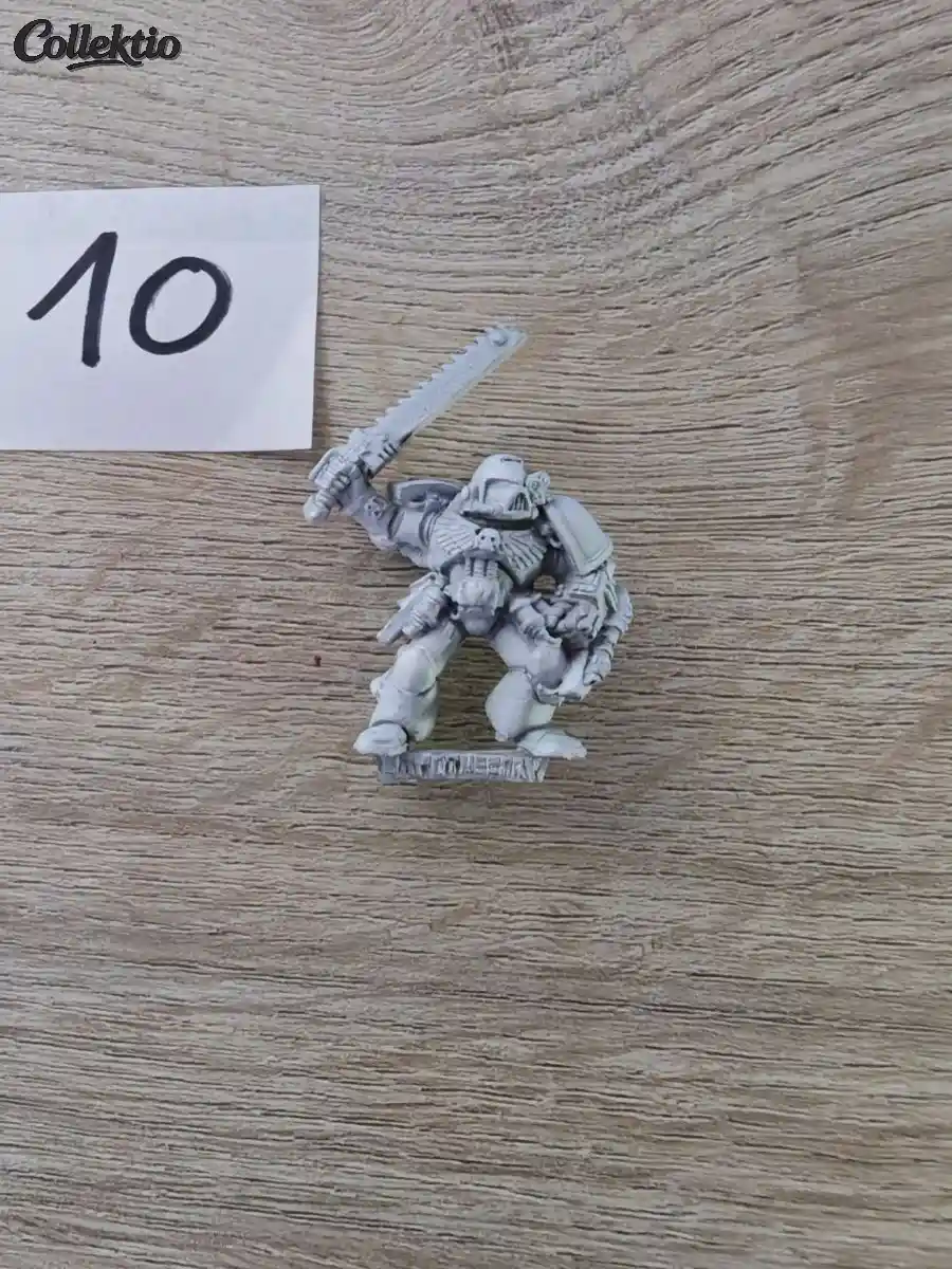 Warhammer 40k Space Marine Apothecary Metal