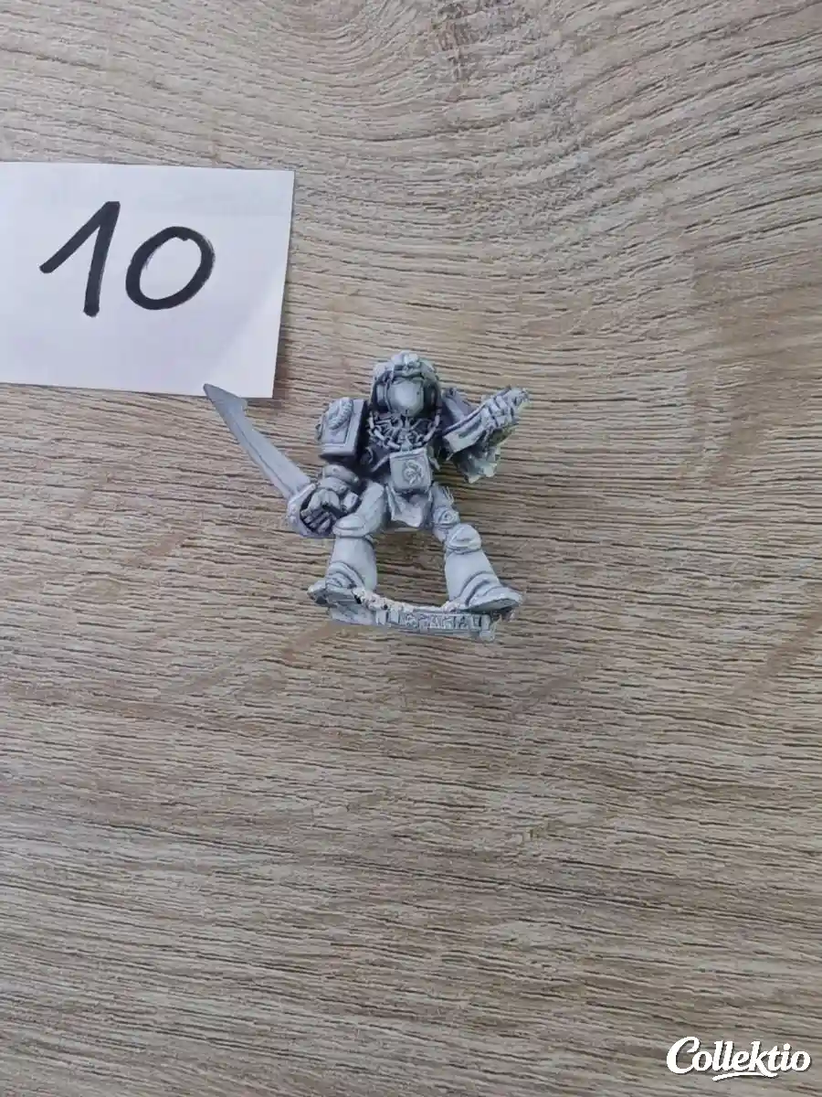 Warhammer 40k RT Space Marine Librerian 1988 Metal