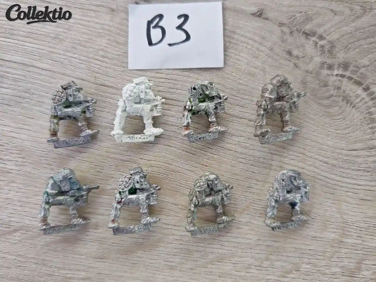 Warhammer 40k RT02 Space Ork Warrior x 8 1987 Metal